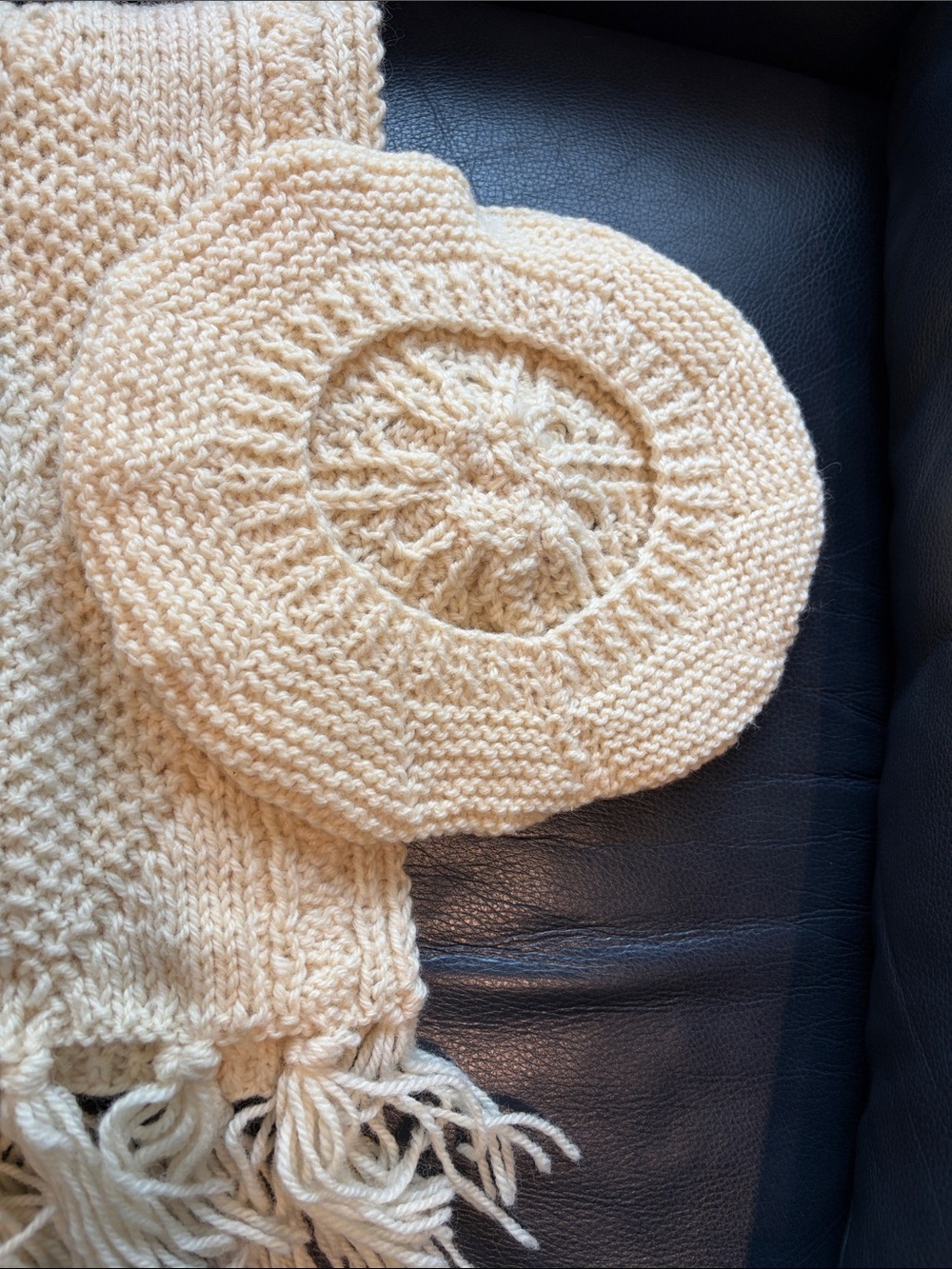 Vintage Cream Chunky Cable Knit Aran Hat Scarf Set Fringed Wool Blend Beret - Picture 2 of 2